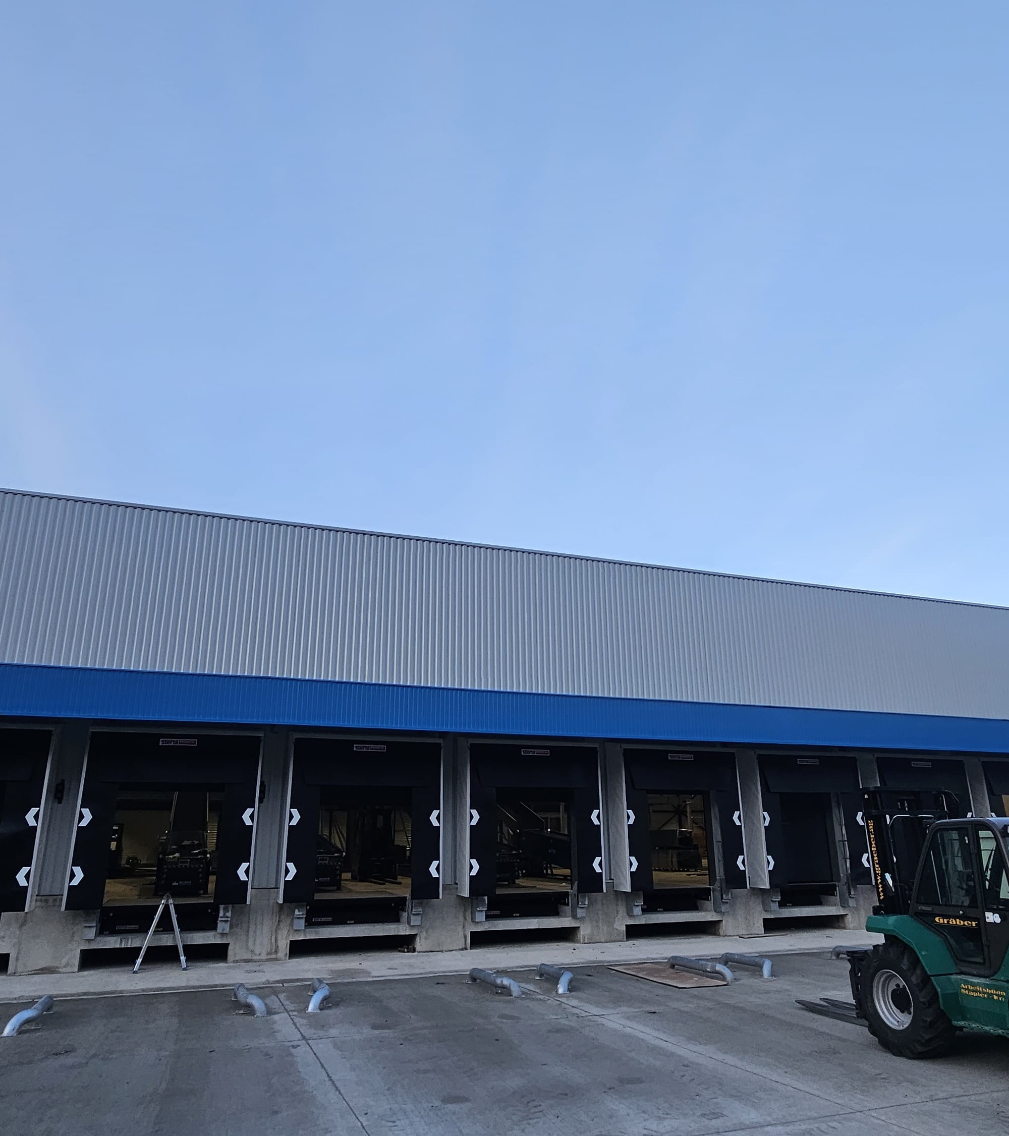 Fermetures industrielles et quais de chargement pour poids lourds